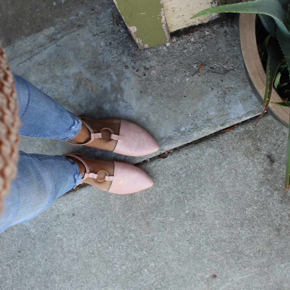 🚨//Fall Essentials// Nude Pink Croco Flat - Picture 3 of 7